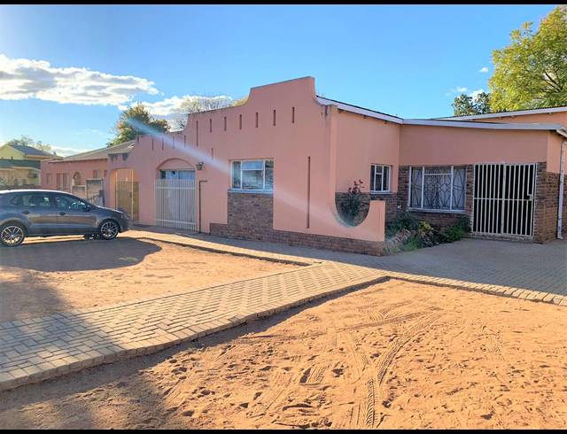3 BEDROOM FREEHOLD FOR SALE IN WESTENBURG